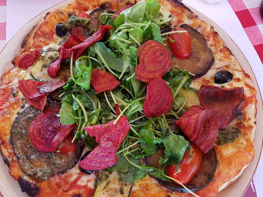 Pizza Jardinier aux légumes grillés et roquette